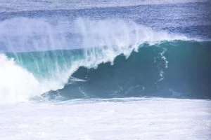 waves of uluwatu beach