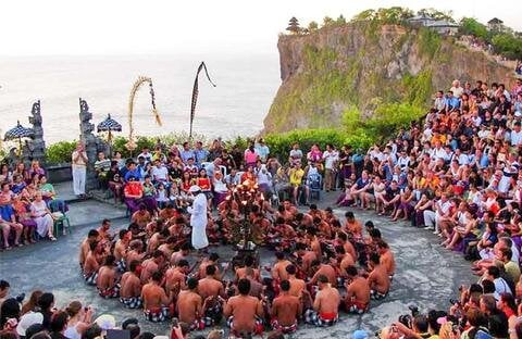 kecak dance at pura luhur uluwatu