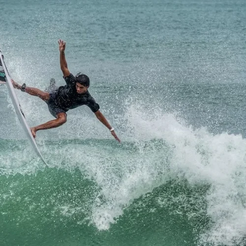 @dhiyansurf is on the rise. 🦅📸 @water_lens (1)