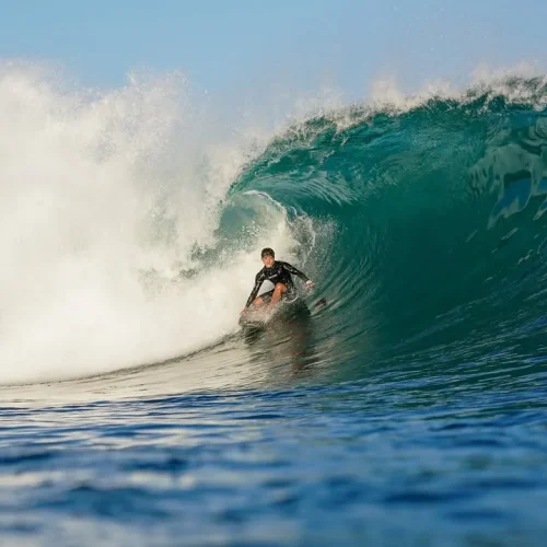 @dhiyansurf is on the rise. 🦅📸 @water_lens